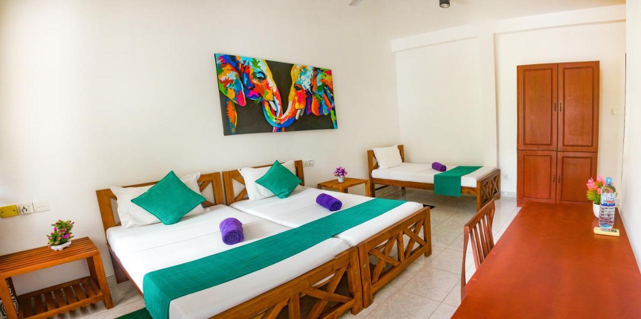 Di Sicuro Tourist Inn Hikkaduwa Dış mekan fotoğraf